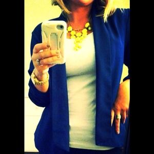**Sold in bundle! ** Trendy blue blazer