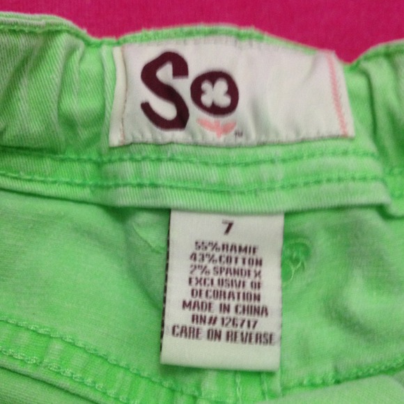 GIRLS size- 7 NEON Green shorts - Picture 3 of 4