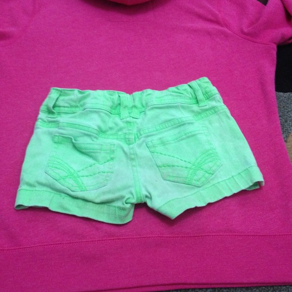 GIRLS size- 7 NEON Green shorts - Picture 4 of 4