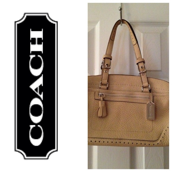 🚫Reserved🚫💯% Authentic Coach Leather purse