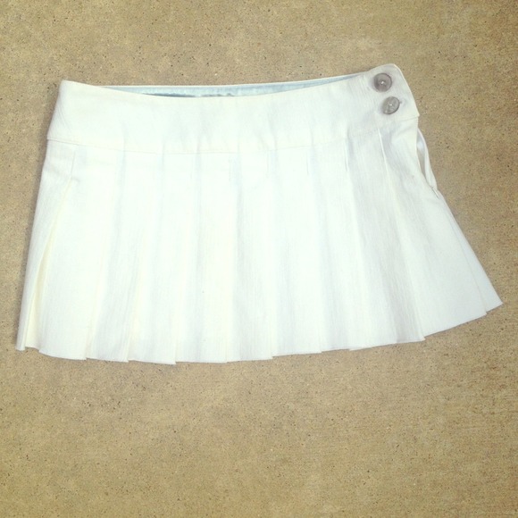 Pleated white skirt