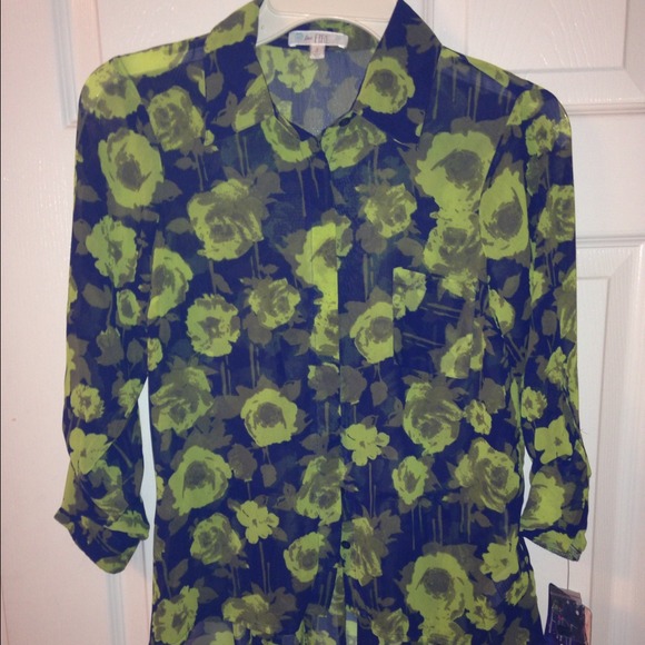 🚫SOLD🚫Blue & Green Floral Button up