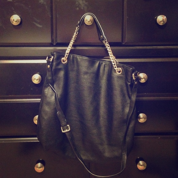 Modern Luxuri black leather purse