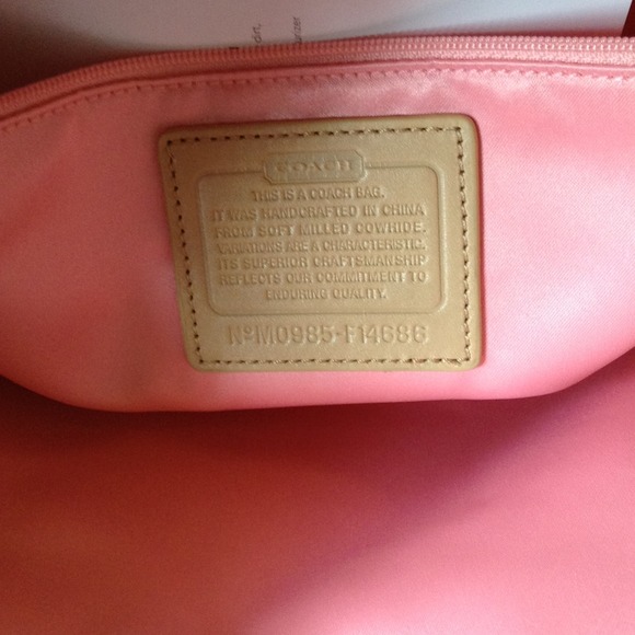 NO LONGER AVAILABLE-COACH PENELOPE SHOPPER. - Picture 3 of 3