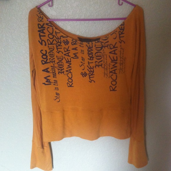 Rocawear long sleeve off the shoulder top.
