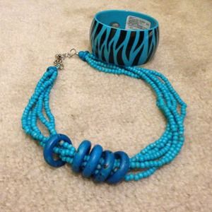 Necklace and bracelet set