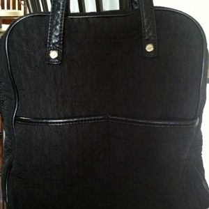 *SOLD IN BUNDLE!* 31 quilted black 'Cindy' tote