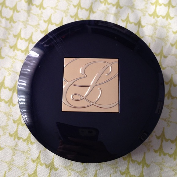 Este Lauder Powder Make-Up