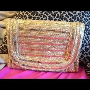 Woven clutch