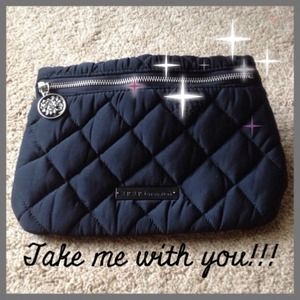 🚫SOLD IN BUNDLE🚫 BCBGeneration Makeup Bag💄