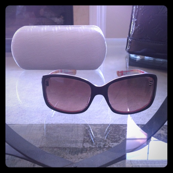 100% authentic women's Oakley sunglasses ✋HOLDING✋