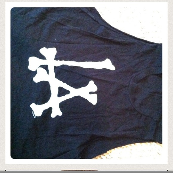 ❌SOLD❌Brandy Melville LA Bones cropped muscle tank - Picture 2 of 2