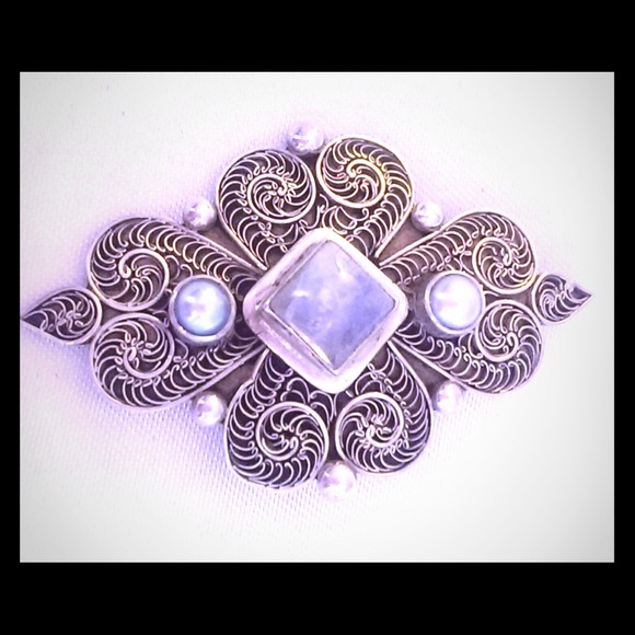 Sterling Silver Pendant with Pearl Detail