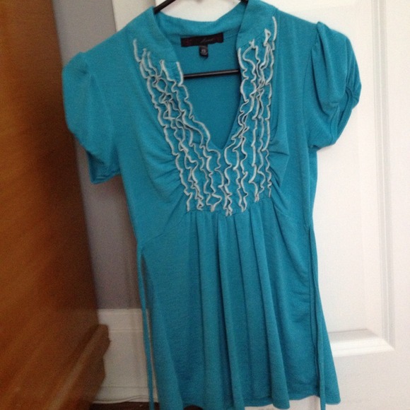 Ruffle top flowy blouse - Picture 2 of 2