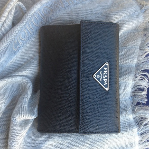 Sold👏Prada Black Saffiano Wallet(Authentic)