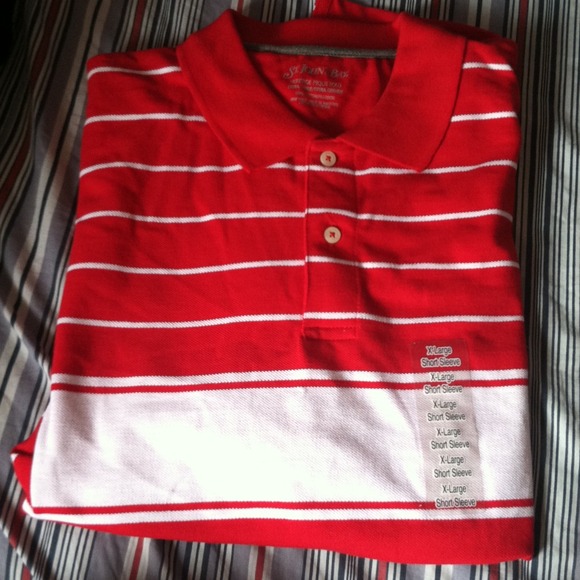 Red and white short sleeve collar tee