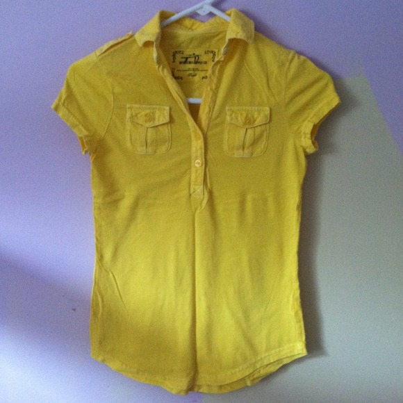 Yellow collar tee
