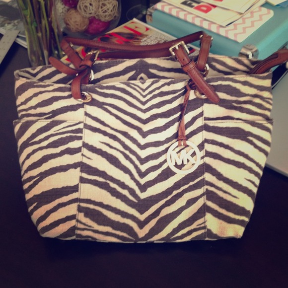 ❗ Price Reduced ❗Michael Kors Printed Purse