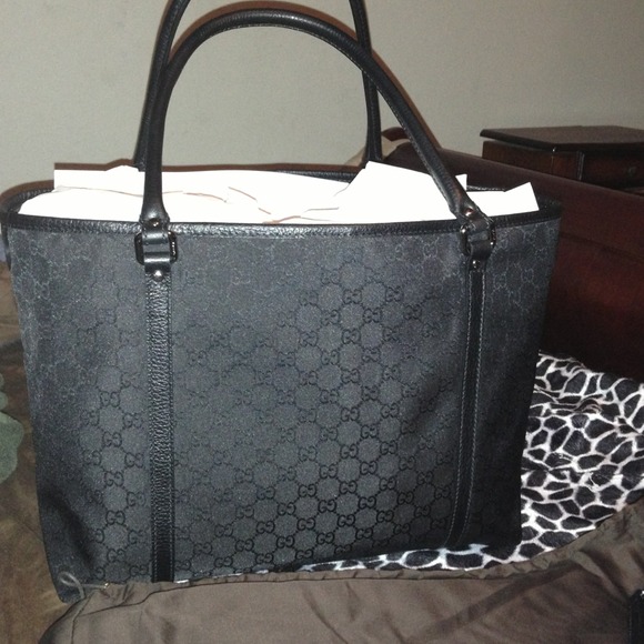 Hold!!BRAND NEW!Authentic new gucci tote!