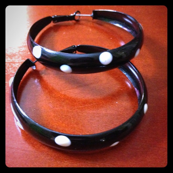 Black and white pokadot hoops 💗