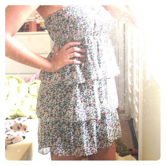 Ruffled strapless dress - Picture 1 of 2