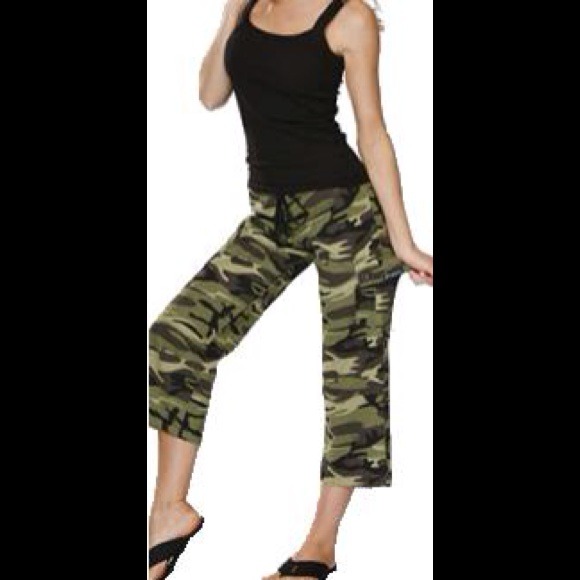 camo capri joggers