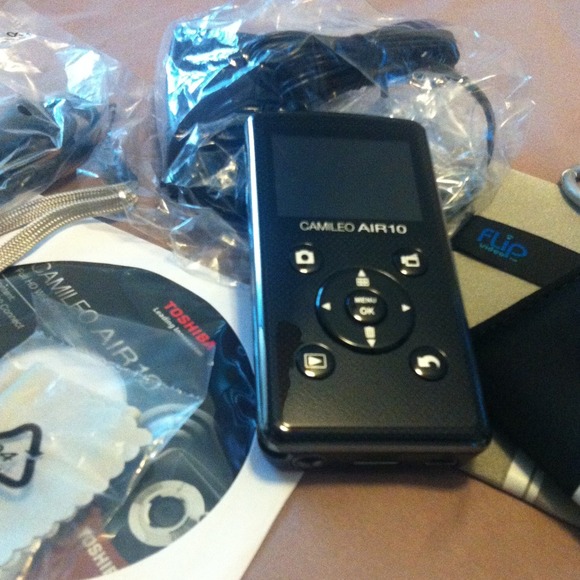 Toshiba Wi-Fi camcorder - Picture 2 of 3