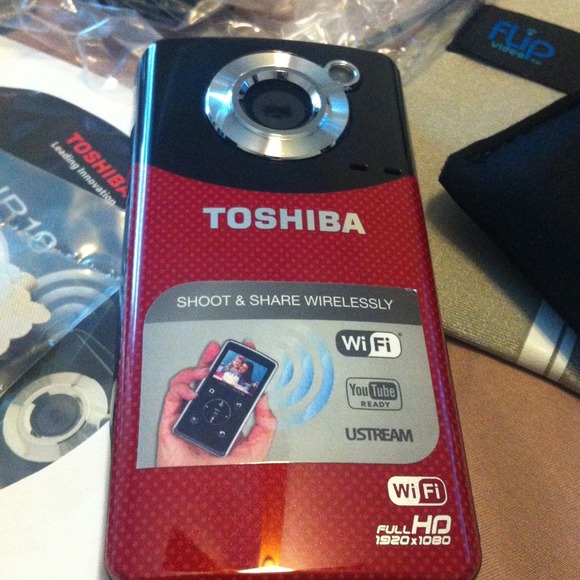 Toshiba Wi-Fi camcorder - Picture 3 of 3