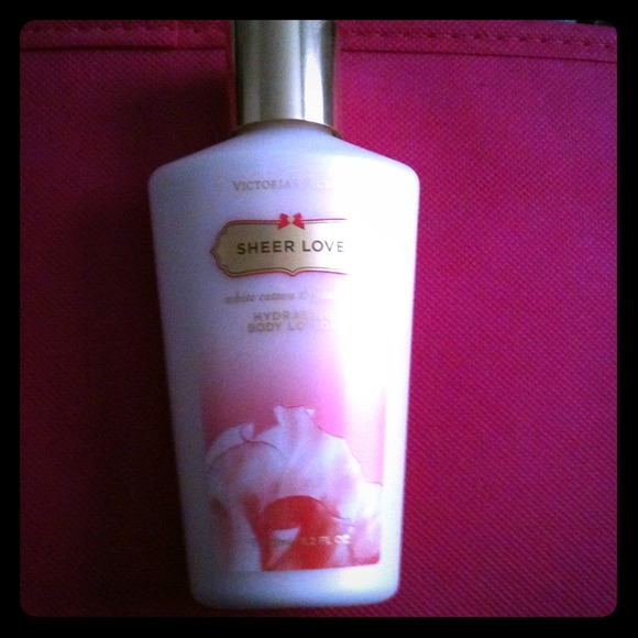 VS sheer love lotion!!
