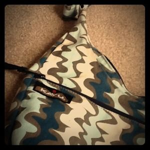 HOLD for xxbrezzy until FRI Kavu cross body bag $5