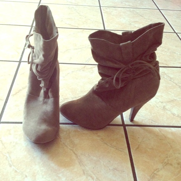 🎉FINAL🎉Super Cute Booties with side tie