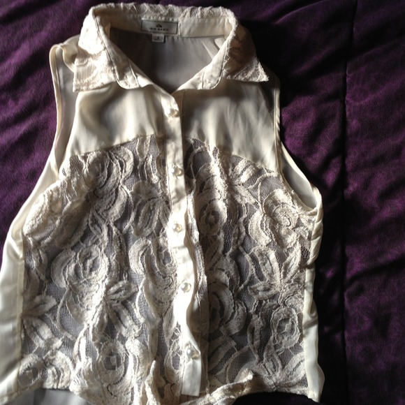 Cute Lace Button Up ❤😍👍