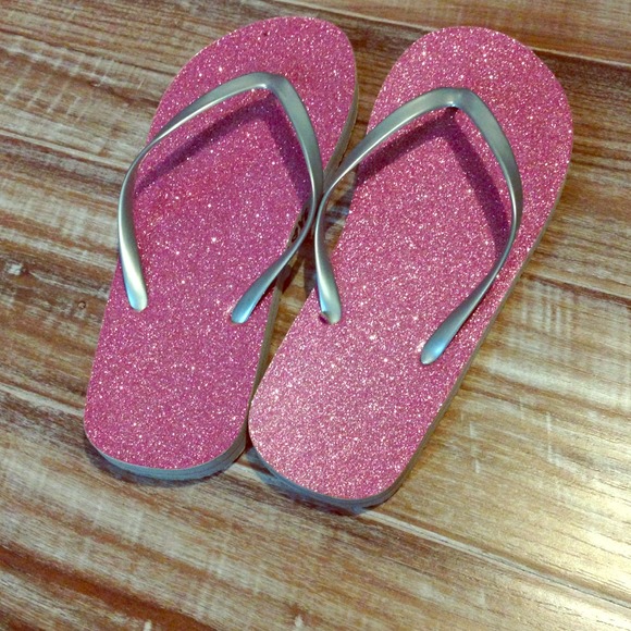 Sparkly pink and silver flip flops!