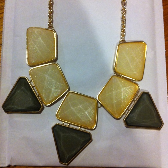 Geometric Necklace with Matching Earrings - Picture 3 of 3