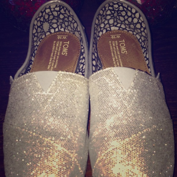 ⭐️ON HOLD⭐️  Silver glitter toms