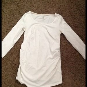 *SOLD* H&m mama. White maternity top