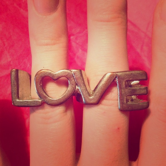 LOVE Knuckle Ring