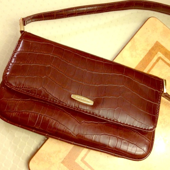 Jones New York crocodile style hand bag