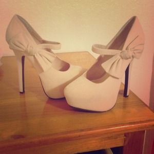 Size 7 nude high heels