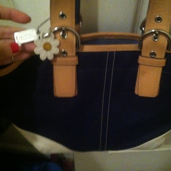 PRICE CUT✂AUTHENTIC COACH BAG Like new! 🌼 - Picture 4 of 4
