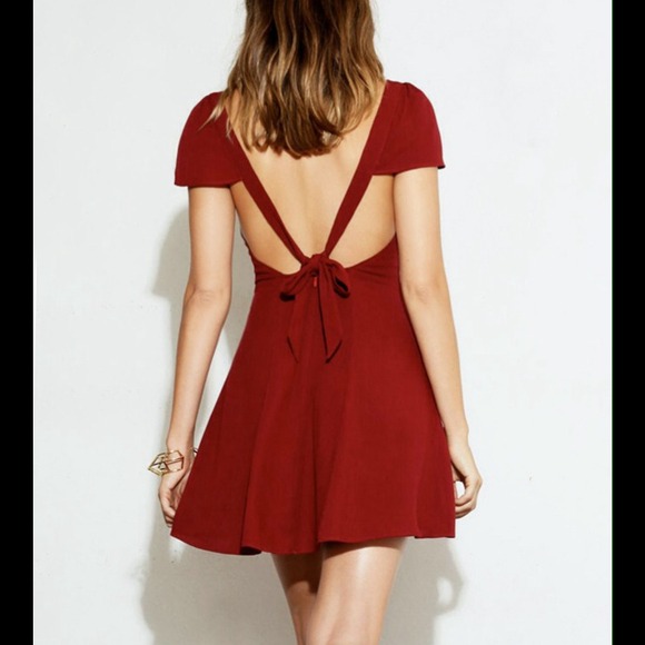 💢SOLD on eBay💢🎉HP🎉The Reformation CHERRY DRESS - Picture 3 of 4