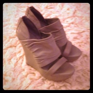 Grey BCBG wedges sz 6.5