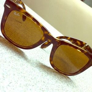 ⭐HOLD for Ashleeelove⭐Ray Ban folding sunglasses