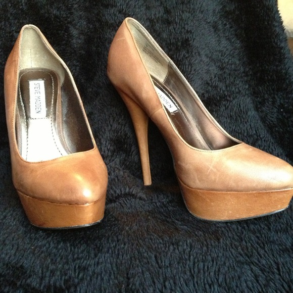 Steve Madden Brown leather stiletto size 7!