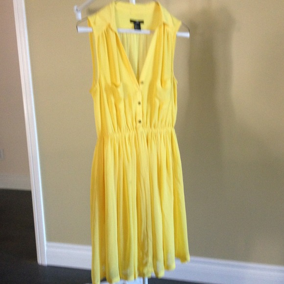 Yellow gold button collar dress