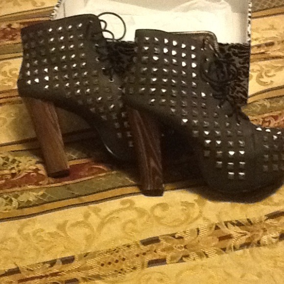 Cute lita style heels