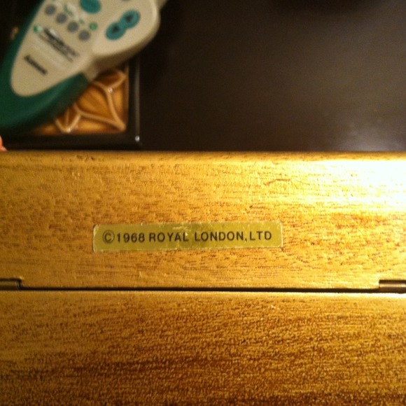 Vintage Box Purse - Picture 3 of 3