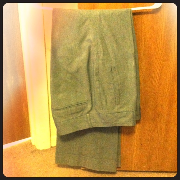 ❤️❤️❤️REDUCED❤️❤️❤️ Banana Republic gray trousers
