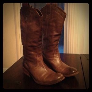 Frye Carson Pull-On Boot in Smoke Size 7