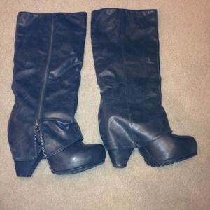 Side zipped Bid Buddha Boots